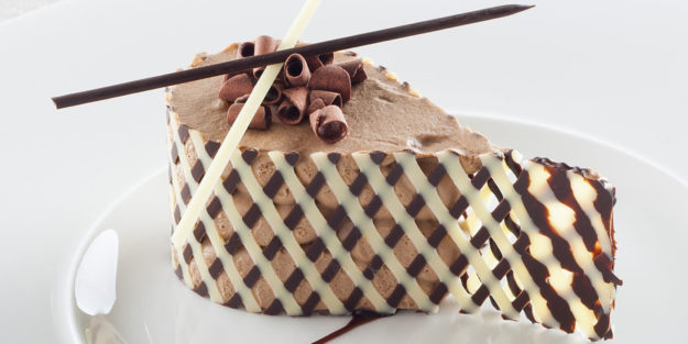 Cestitas de helado de chocolate y pasta de almendra