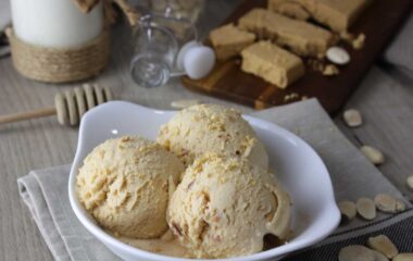 Helado de turrón de Jijona Helado de turrón de Jijona